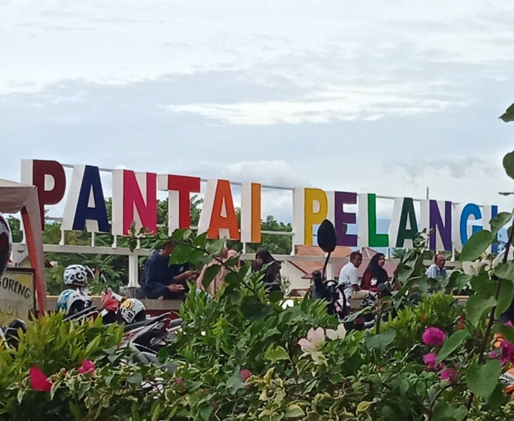 Pantai pelangi, gampong Blok Bengkel Kota Sigli Kabupaten Pidie